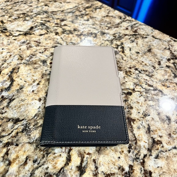 Kate Spade Black and Beige Phone Case - Picture 1 of 3